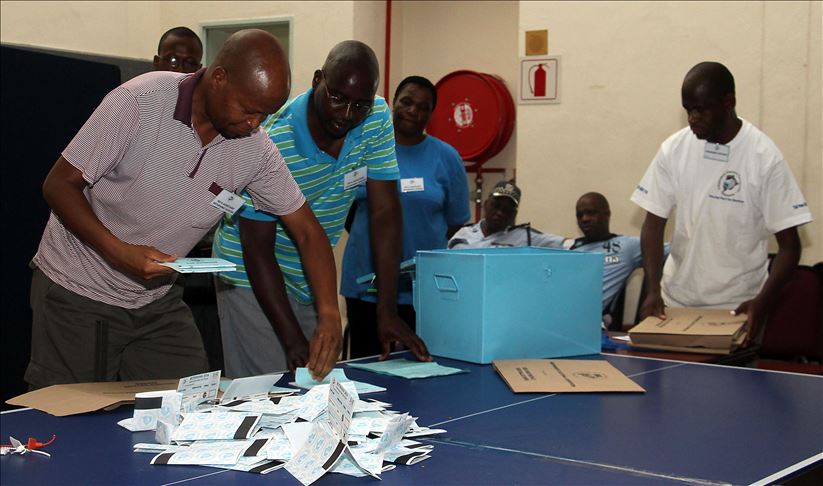 Presidente de Botsuana permanece en el cargo luego de ganar las elecciones