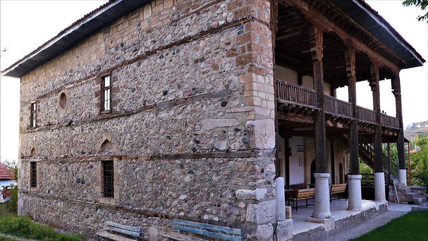 Dengere Camisi süslemeleriyle hayran bırakıyor