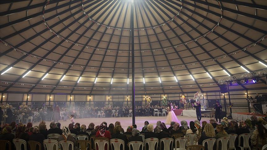 Osmanli Koyu Halki Mutluluk Ve Huzunlerini Otag Da Paylasiyor