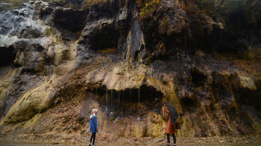 'Ağlayan Kayalar' ziyaretçilerin ilgi odağı