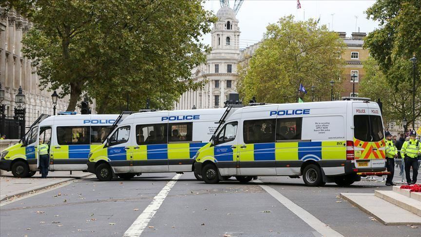 Police close London bridge due to 'abandoned' car