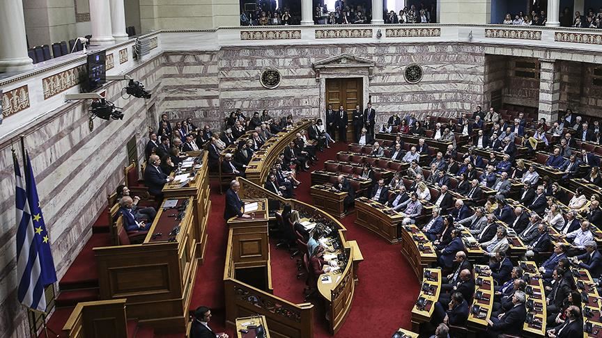Greek parliament passes new law on asylum seekers