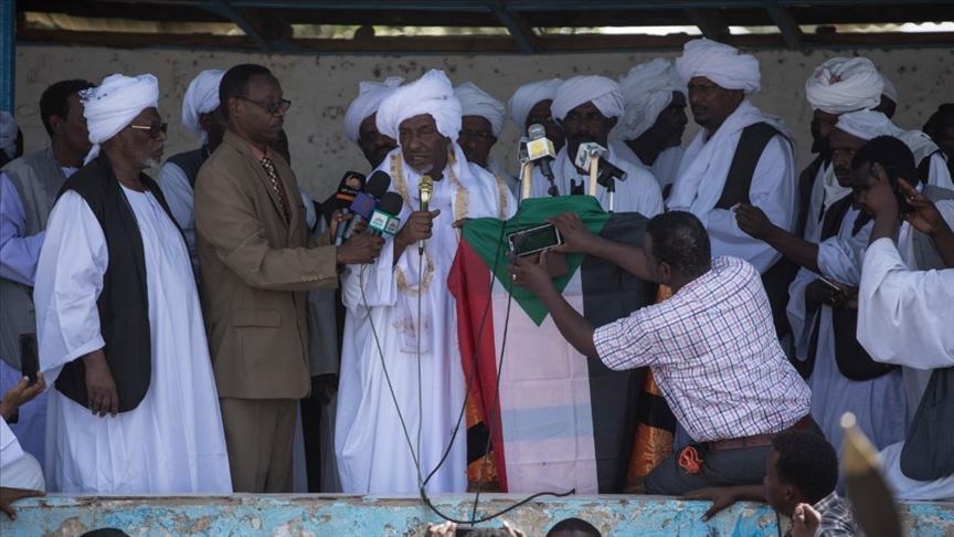 زعيم صوفي سوداني يحذر مجلس السيادة والحكومة من إغراق البلاد