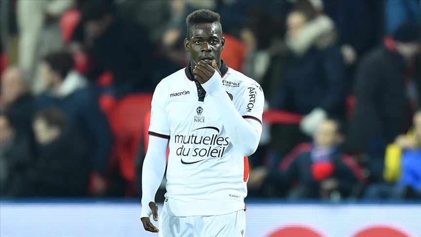 Roma Kulübünden ırkçı tezahüratlara maruz kalan Balotelli'ye destek mesajı