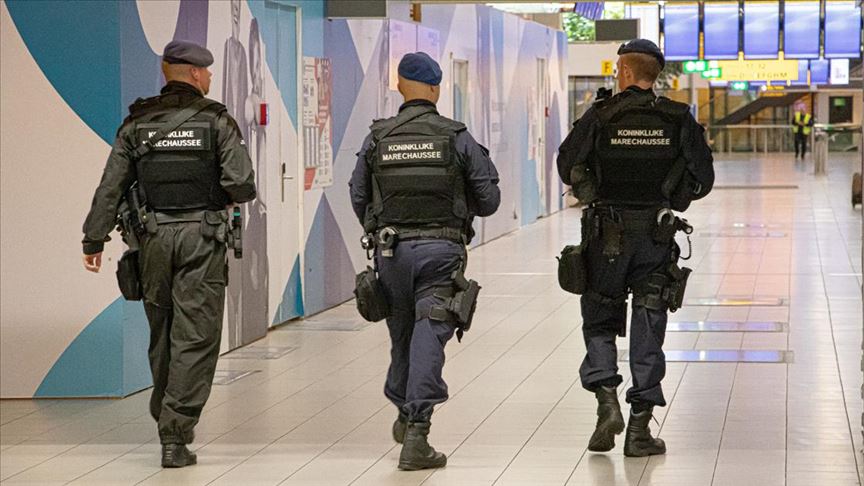 Hollanda'da paniğe neden olan uçakta yanlış alarm