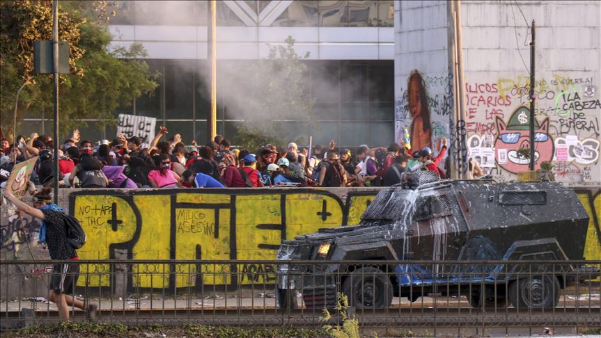 Gobierno chileno está dispuesto a “discutirlo todo” para contener el estallido social
