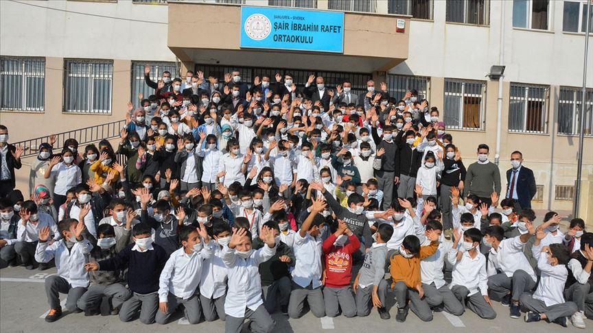 Lösemi hastası Birgül'e destek için tüm okul maske taktı