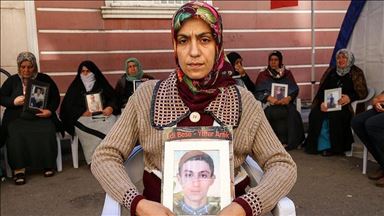 Çalakiya rûniştinê ya dayikên Diyarbekirî dewam dike