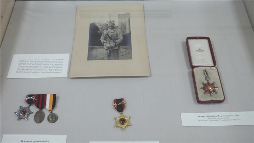 Tiranë, hapet ekspozita për dekoratat dhe medaljet