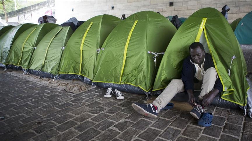 La Policía francesa reubica a migrantes en situación de irregularidad en París