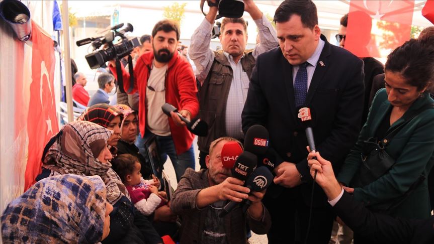 Senior MEP visits protesting mothers in SE Turkey