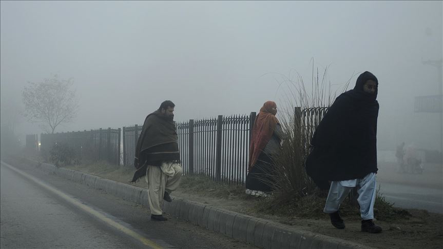 Pakistan: School cancelled as heavy fog blankets Lahore