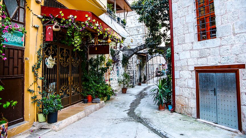 أنطاكية التركية.. أزقة ضيقة ومنازل تاريخية شامخة تقاوم الزمن (تقرير)