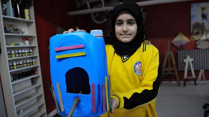Atık malzemeler köydeki öğrencilerin elinde hayat buldu