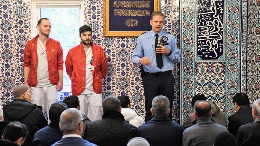بمناسبة عيدها.. الشرطة السويدية تقيم فعالية بمسجد في ستوكهولم