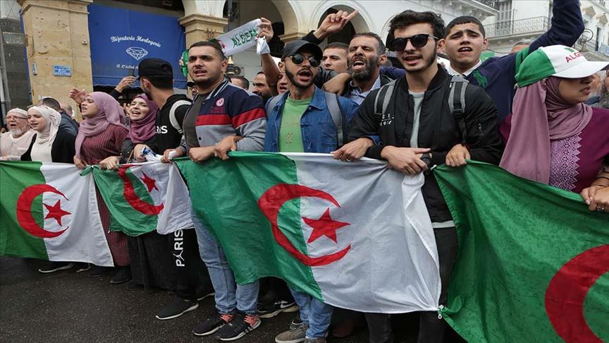 الجزائر.. مظاهرات تحت المطر وسط انقسام حاد حول الانتخابات