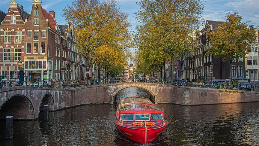 Turisti uživaju u čarima jeseni u Amsterdamu i Hagu