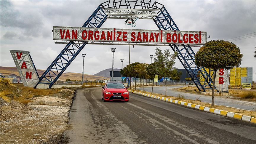 عملاق السيارات الإيراني ينشئ مصنعا في تركيا (تقرير)