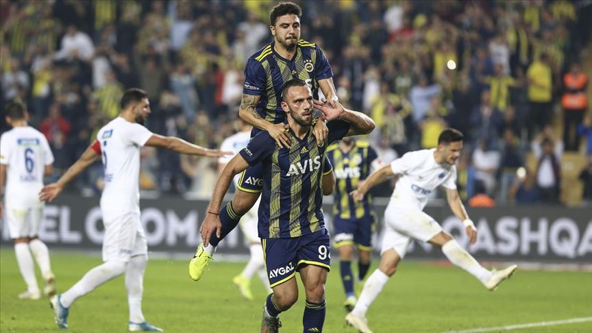 Fenerbahçe maç fazlasıyla zirvede