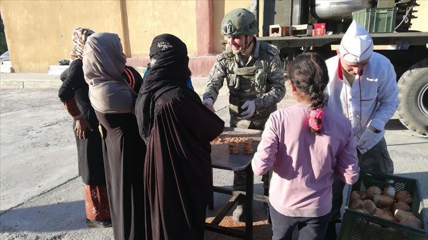 الجيش التركي يحتفل بالمولد النبوي مع سكان منطقة "نبع السلام"