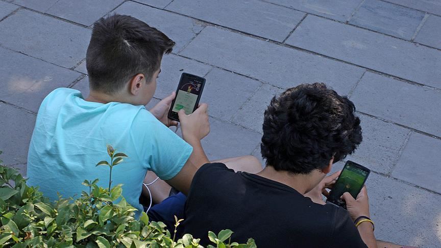 هل تنظر لهاتفك كل 15 دقيقة؟.. احذر من الـ “نوموفوبيا”!