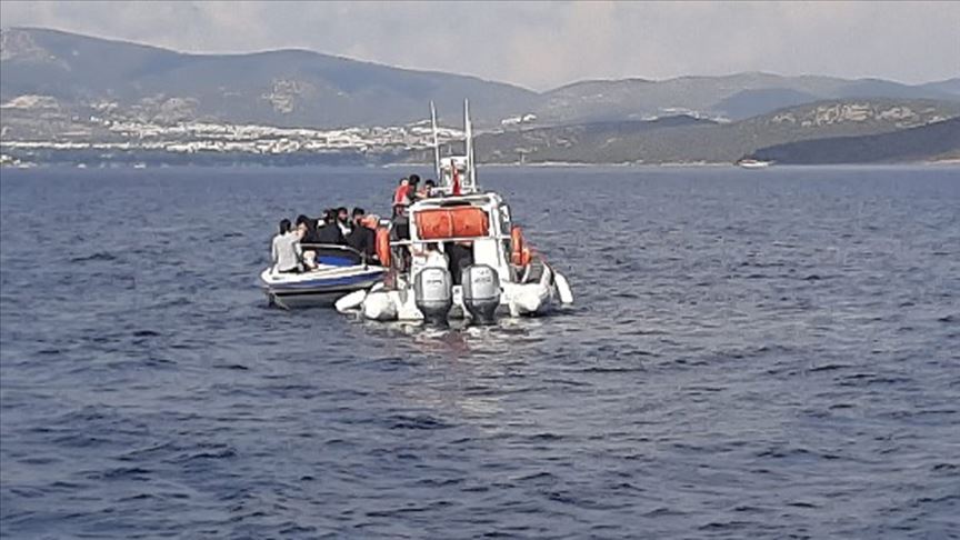 Bodrum'da düzensiz göçmenlerin bulunduğu bot battı