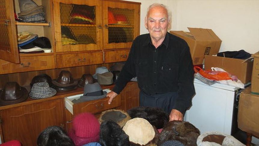 Jedan od posljednjih majstora svog zanata: Petar Vujanović u devetoj deceniji šije kape i šešire