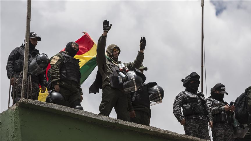 Bolivia: Army advises president to resign