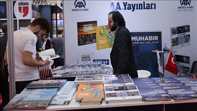 إصدارات "الأناضول" تحظى باهتمام خلال معرض إسطنبول للكتاب