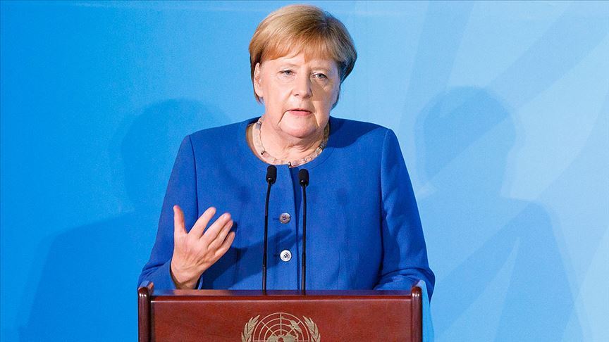 Almanya Başbakanı Merkel, ülkedeki antisemitizm ve ırkçılık konusunda uyardı