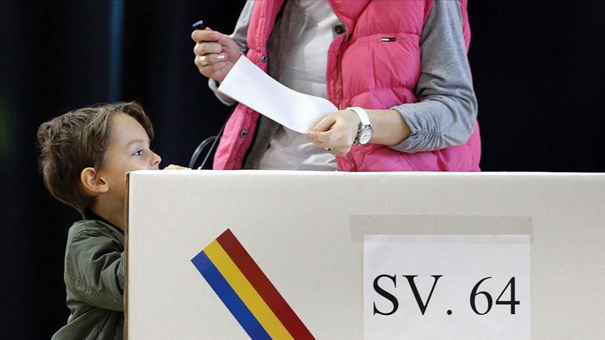 Romania set for second round of presidential polls