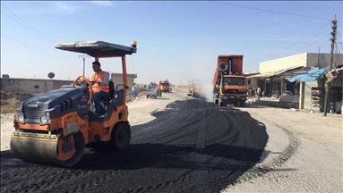 Des équipes turques réparent les routes de Tell Abyad 
