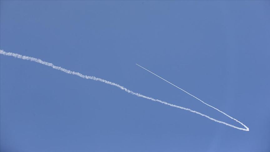 İsrail’in hava saldırılarına İslami Cihad roketlerle karşılık veriyor