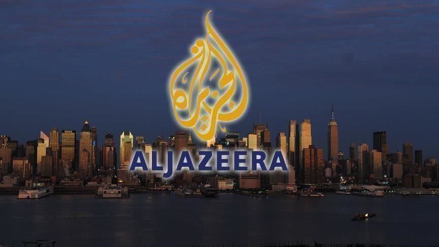 "الجزيرة" تقول إن القاهرة سمحت لصحفيها الموقوف بحضور جنازة والده