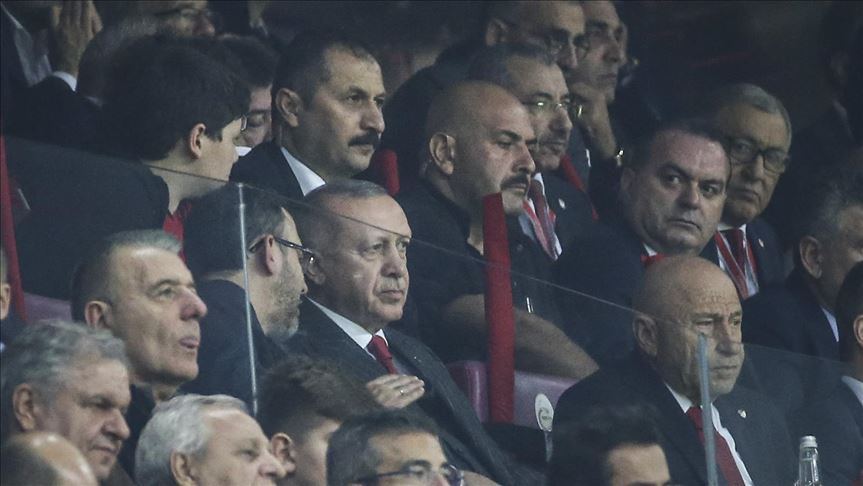 أردوغان يحضر مباراة المنتخب التركي ضد إيسلندا