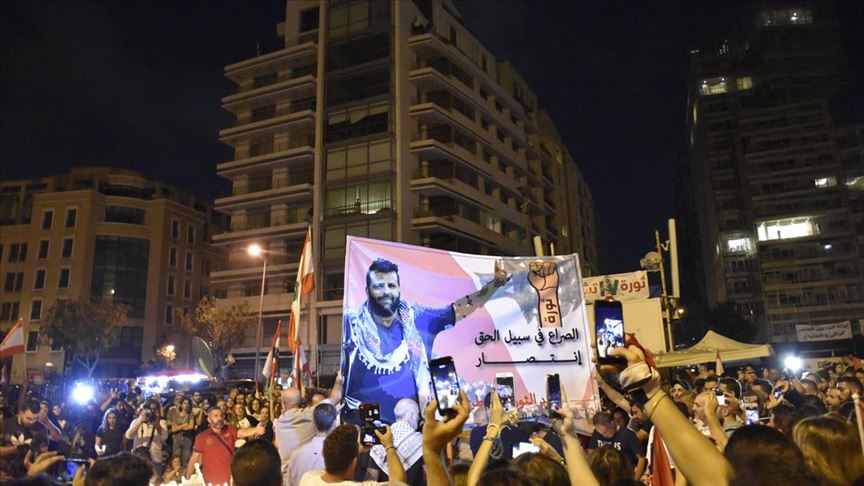 Lübnan'da Avn'ın açıklamaları sonrası yeniden alevlenen gösteriler sürüyor
