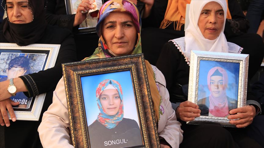 Diyarbakır annelerinden Fatma Akkuş: Kızım neredeysen gel, askere, devlete teslim ol