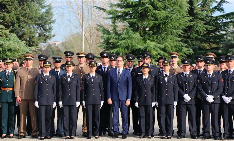 „Офицерскиот чин ќе треба да го носите со достоинство на армија на земја членка на НАТО“ 