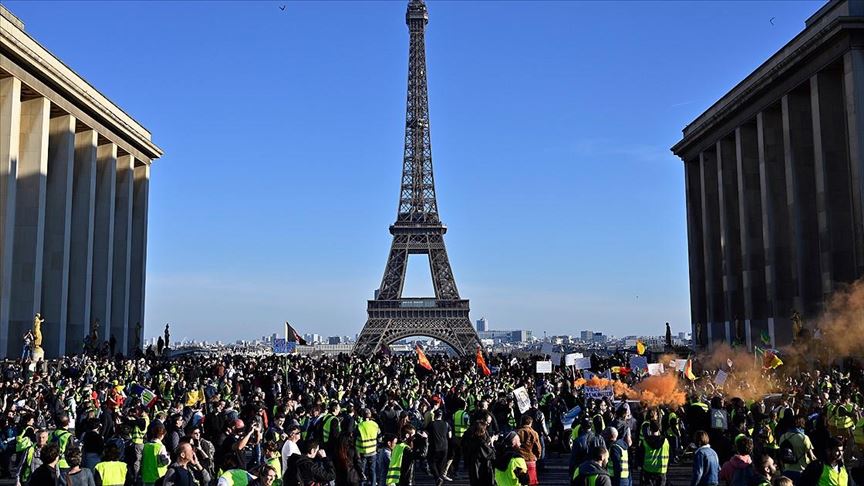 France/gilets jaunes: des heurts et 33 interpellations à Paris