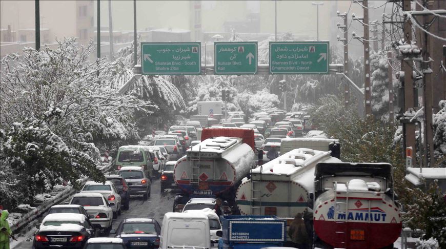 Reshjet e para të borës paralizojnë qarkullimin në Teheran 