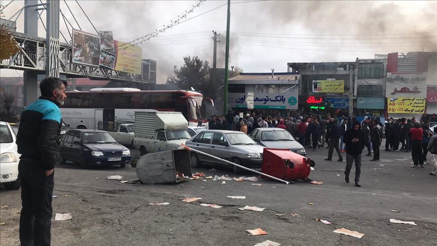 Iran : Un policier tué lors de manifestations contre la hausse du prix du carburant
