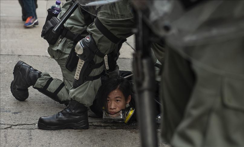 Nastavljeni antivladini protesti u Hong Kongu: Strijelom pogođen policajac