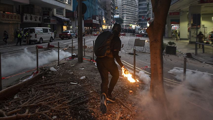 Hong Kong'da protestoların şiddete dönüşmesi endişe yaratıyor