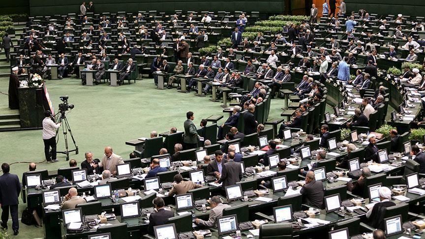 برخی نمایندگان مجلس ایران خواهان استیضاح علی لاریجانی شدند