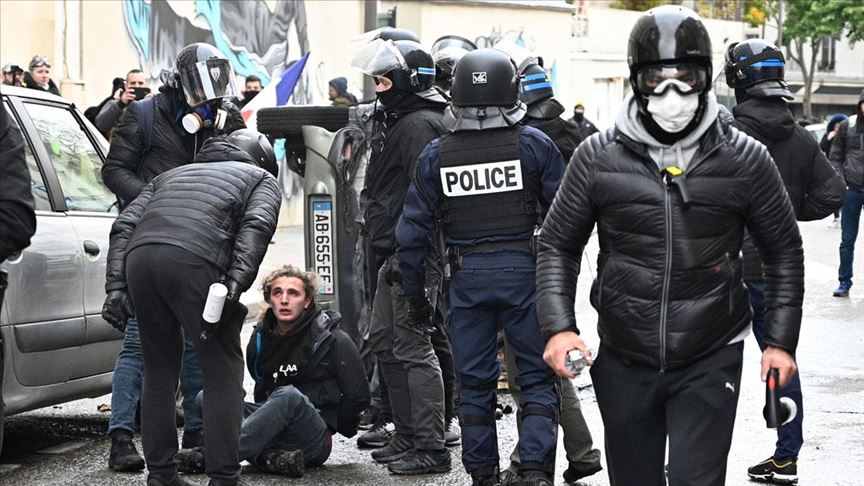 Fransa'da sarı yeleklilerin dünkü gösterilerinde 254 kişi gözaltına alındı