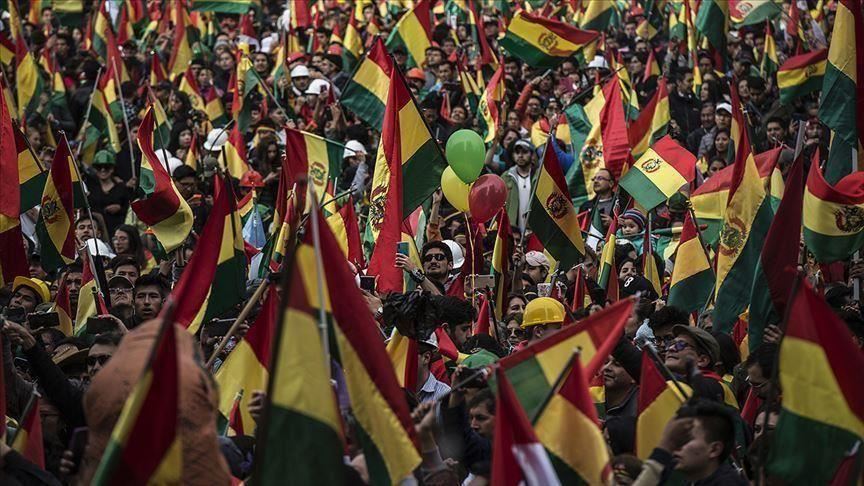 "انقلاب" أم "مرحلة للديمقراطية".. أزمة بوليفيا تقسم الرأي العام العالمي (إطار)‎‏