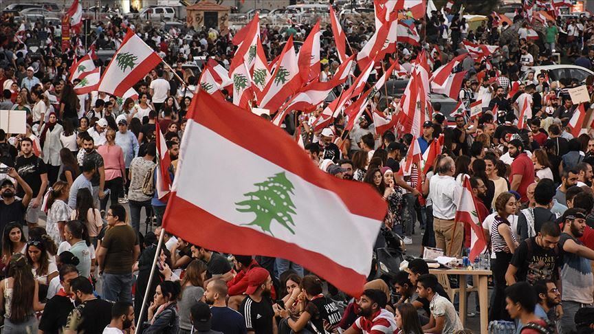 Lebanese protesters block parliament session