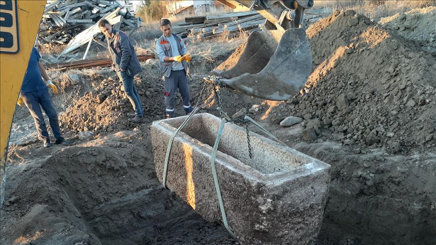 Encuentran al norte de Turquía sarcófago y esqueleto de la época romana