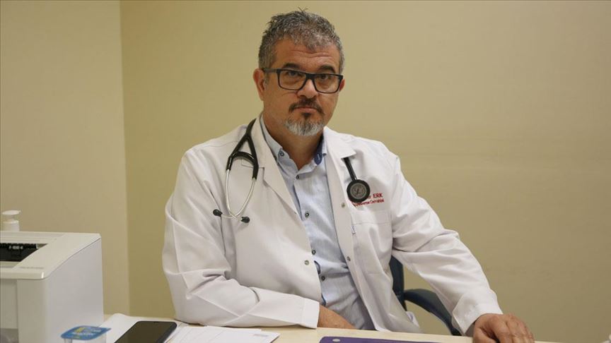 Engelli Doktor Baba Oglunu Kaybettigi Hastaligin Cerrahi Oldu