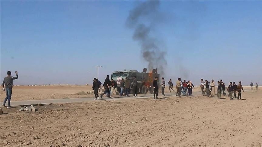 Kelompok pro-YPG/PKK lempar bom molotov ke kendaraan militer Rusia
